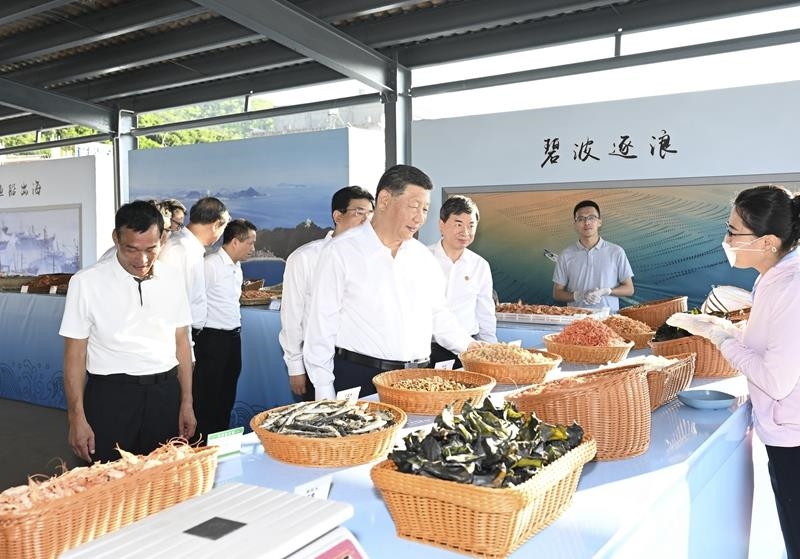 △2024年10月15日，習(xí)近平總書記在福建省漳州市東山縣陳城鎮(zhèn)澳角村考察。