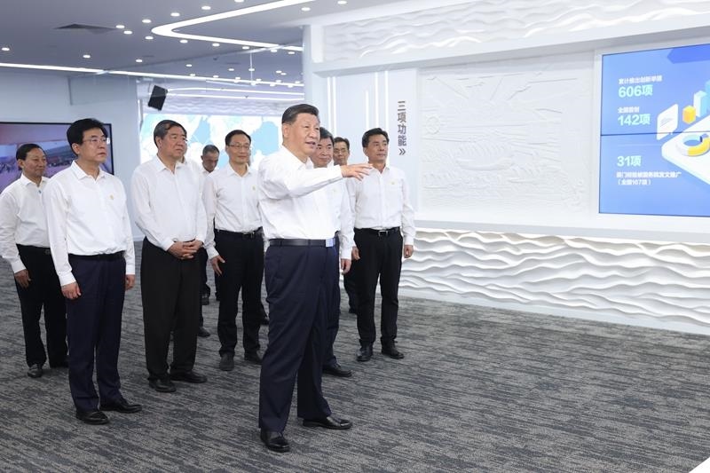 △2024年10月16日，習(xí)近平總書記在中國(guó)（福建）自由貿(mào)易試驗(yàn)區(qū)廈門片區(qū)參觀自由貿(mào)易試驗(yàn)區(qū)建設(shè)成果展。