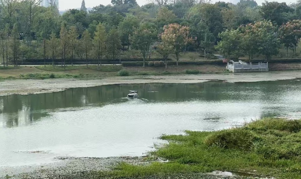浙江湖州安吉縣滸溪幸福河湖景色宜人。人民網(wǎng)記者 申佳平攝