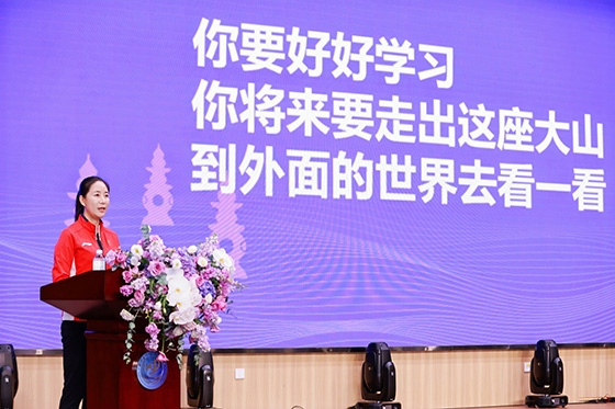 王麗萍進行主題宣講。主辦方供圖