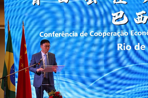 浙江省僑聯(lián)副主席兼巴西華人文化交流協(xié)會榮譽主席尹霄敏在活動現(xiàn)場致辭。人民網記者 陳海琪攝