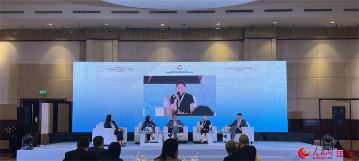 “企業(yè)對中國東盟互聯(lián)互通的責(zé)任與貢獻(xiàn)”分議題討論現(xiàn)場。人民網(wǎng)記者 曹師韻攝