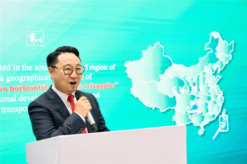 “中國(guó)館”貴州旅游推介會(huì)現(xiàn)場(chǎng)介紹。楊浩鵬