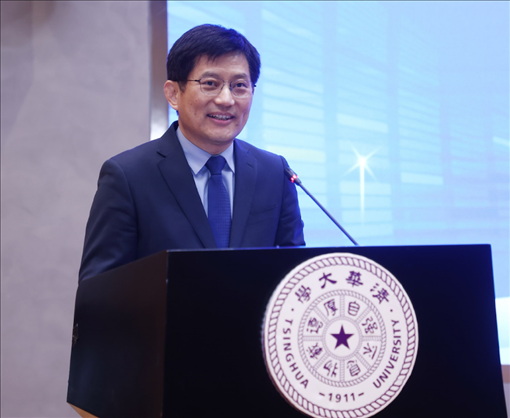 清華大學國家治理研究院執(zhí)行院長、清華大學計算社會科學與國家治理實驗室執(zhí)行主任孟慶國教授演講。供圖單位：清華大學國家治理研究院
