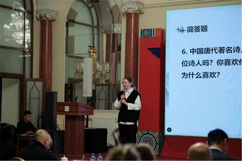參賽選手現(xiàn)場答題。 俄羅斯國立人文大學(xué)孔子學(xué)院供圖