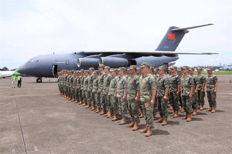 中方參演部隊搭乘運—20運輸機飛抵印尼國民軍空軍哈利姆機場。 龔勝祥攝