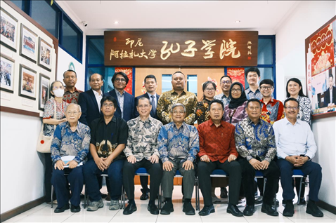參會(huì)嘉賓合影。阿拉扎大學(xué)孔子學(xué)院供圖