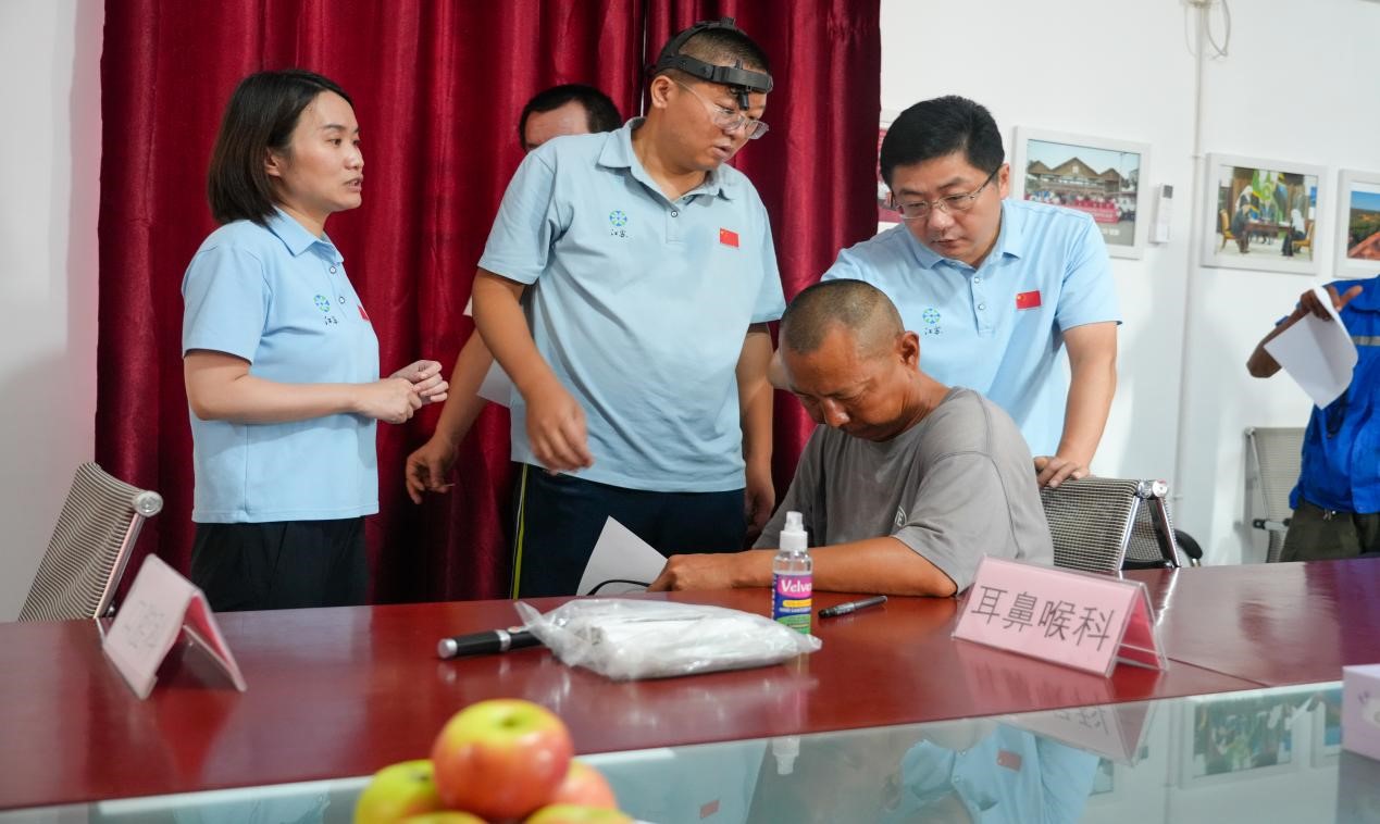 醫(yī)療隊專家診療現(xiàn)場。中國土木供圖