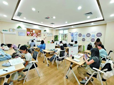 廣東深圳市龍崗區(qū)黨群服務中心開設的共享自習室一景。受訪者供圖