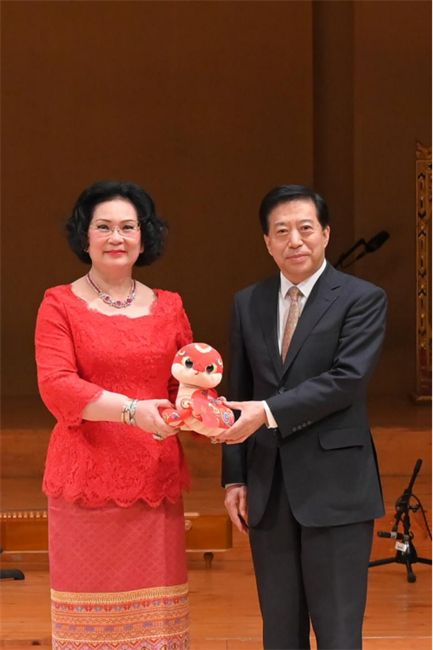 中國駐泰國大使韓志強與國際奧委會委員、泰國愛樂樂團董事會主席坤仁帕塔瑪共同出席音樂會。主辦方供圖