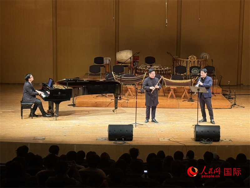 來自泰國東方大學(xué)的音樂家在演奏《敦煌印象》。人民網(wǎng)記者 張矜若攝