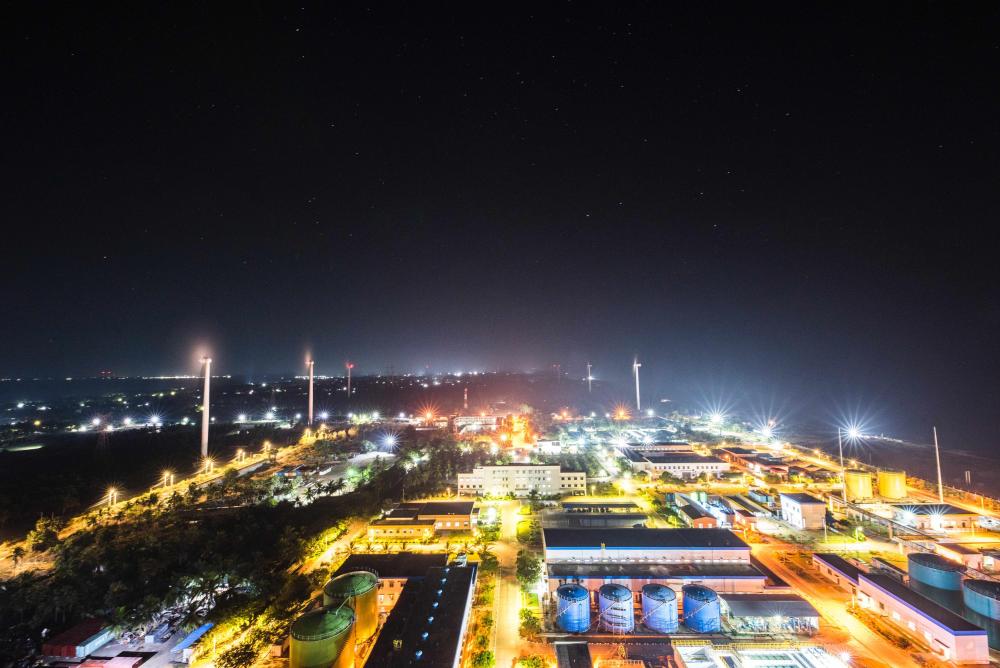 這是斯里蘭卡普特拉姆電站夜景（2020年12月8日攝）。新華社發(fā)（普特拉姆電站供圖）