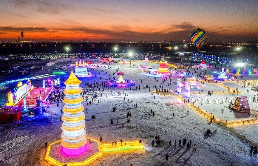 第四屆呼和浩特歡樂冰雪節(jié)活動現(xiàn)場。丁根厚攝