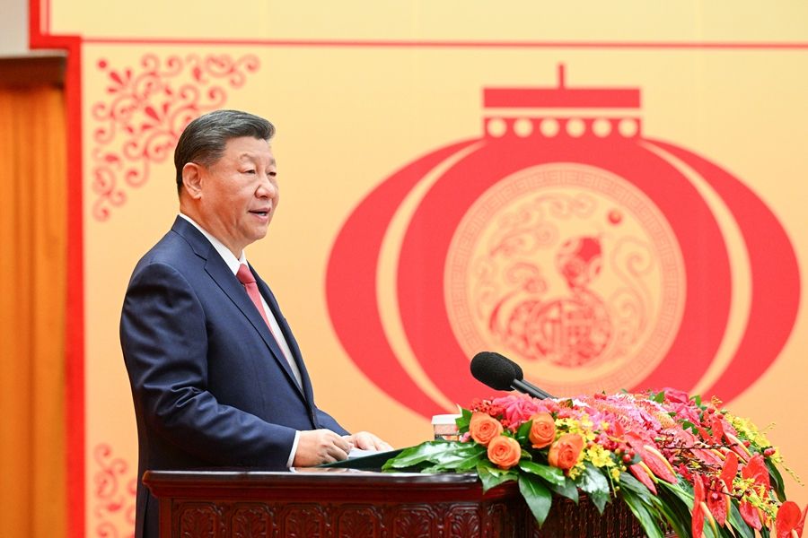 1月27日，中共中央、國務(wù)院在北京人民大會(huì)堂舉行2025年春節(jié)團(tuán)拜會(huì)。中共中央總書記、國家主席、中央軍委主席習(xí)近平發(fā)表講話。新華社記者 李學(xué)仁 攝