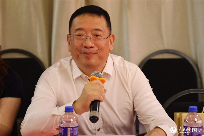 巴西文協(xié)主席上官建峰在座談會(huì)上致辭。人民網(wǎng)記者 陳海琪攝