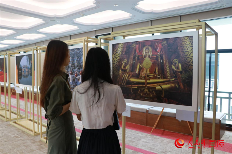 “遇見”攝影展現(xiàn)場(chǎng)。朱瀟逸攝