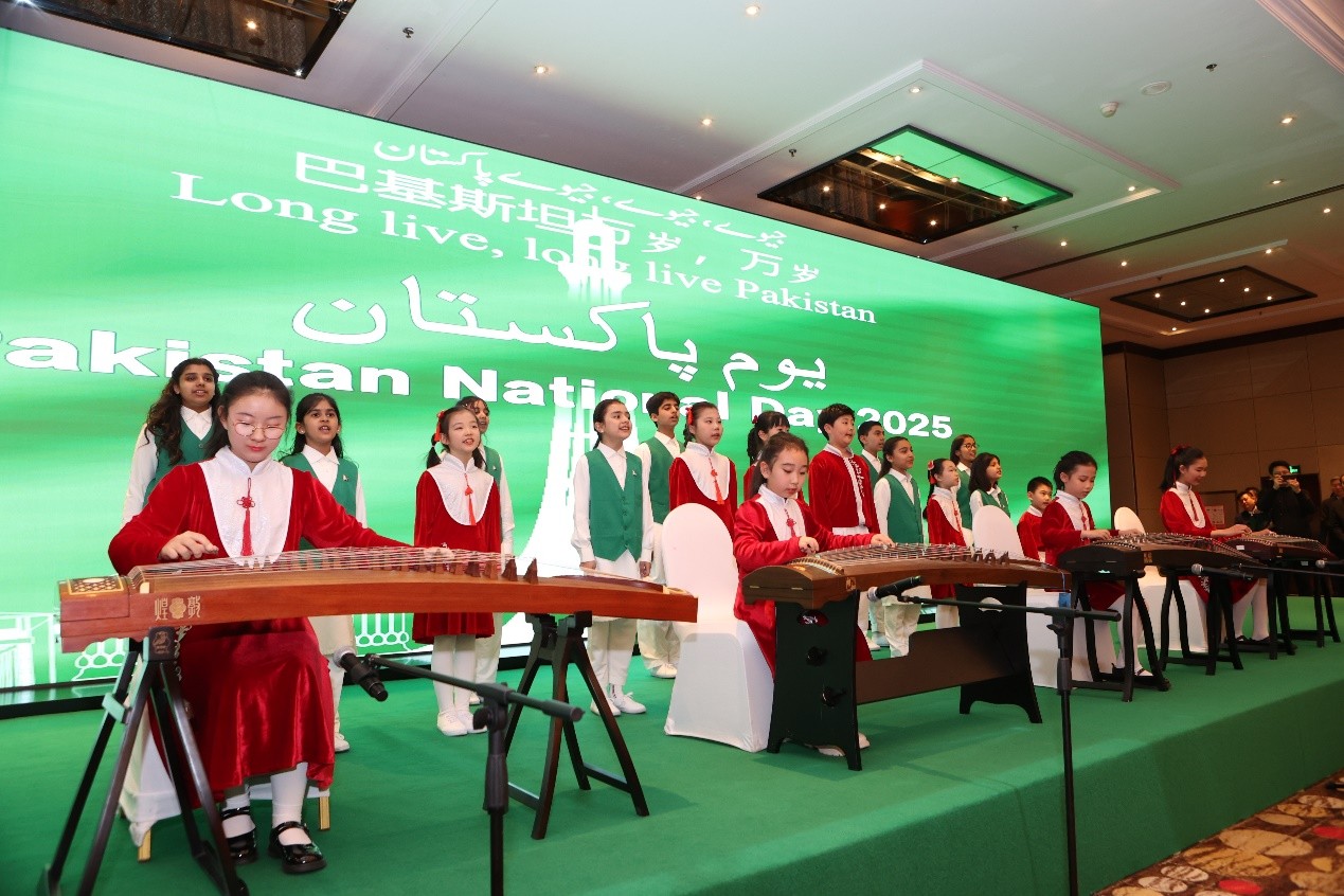中巴兩國(guó)學(xué)生演出。巴基斯坦駐華大使館供圖