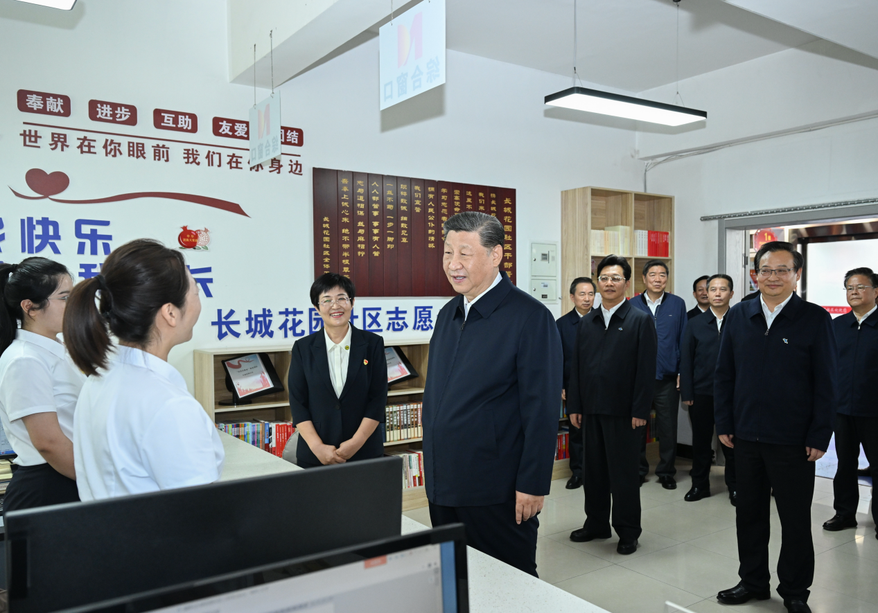 2024年6月19日，習(xí)近平總書記來到寧夏銀川市金鳳區(qū)長(zhǎng)城花園社區(qū)考察。