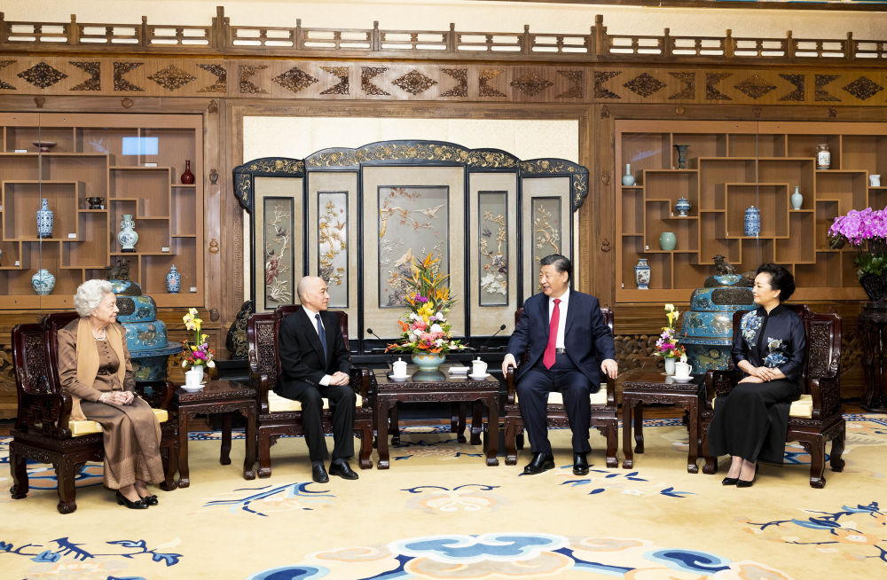 2023年2月24日，國(guó)家主席習(xí)近平和夫人彭麗媛在北京釣魚(yú)臺(tái)國(guó)賓館養(yǎng)源齋親切會(huì)見(jiàn)柬埔寨國(guó)王西哈莫尼和太后莫尼列。