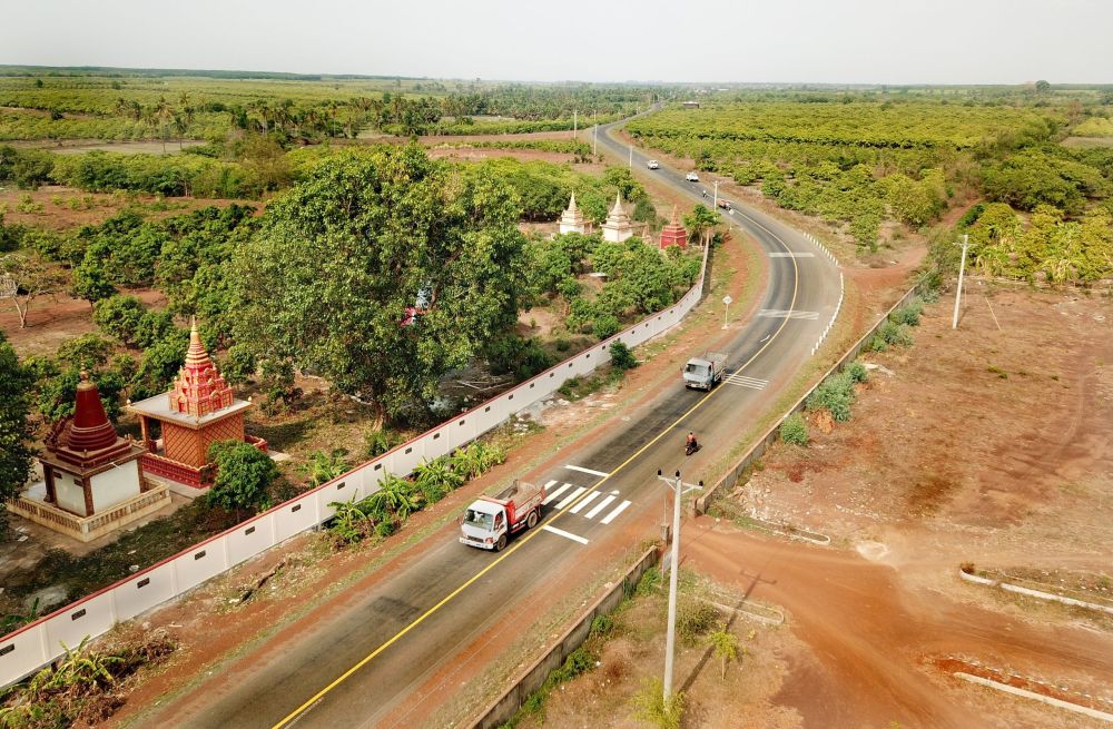 2019年9月3日在柬埔寨磅通省拍攝的中國(guó)援柬鄉(xiāng)村道路項(xiàng)目一期完工道路。