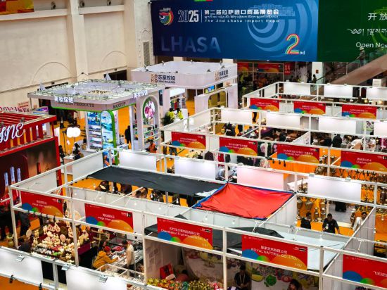 5月16日，第二屆拉薩進(jìn)口商品展覽會(huì)現(xiàn)場(chǎng)。新華社記者潘一景 攝