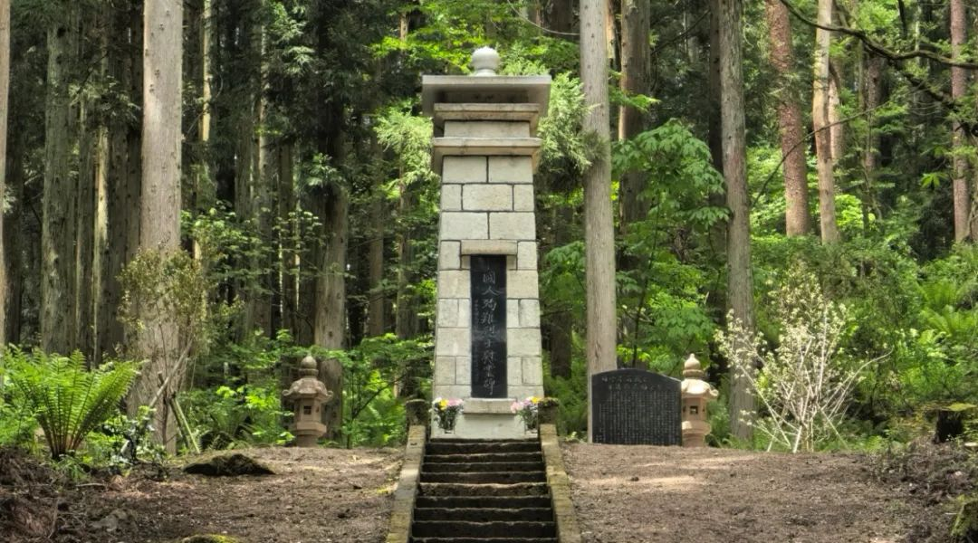 福島縣豬苗代町中國(guó)殉難勞工慰靈碑修繕完工暨植樹祭掃儀式舉行。中國(guó)駐新潟總領(lǐng)館供圖
