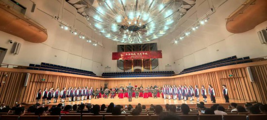 重慶大學(xué)城樹人小學(xué)校管樂團(tuán)參加比賽。