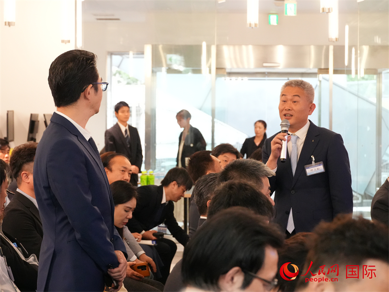 參會(huì)企業(yè)與海南代表團(tuán)積極交流。