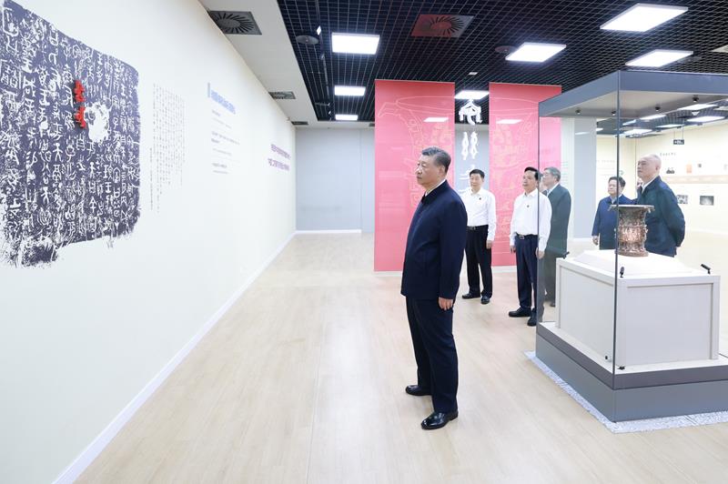 △2024年9月10日，習(xí)近平總書(shū)記來(lái)到陜西寶雞市參觀寶雞青銅器博物院。