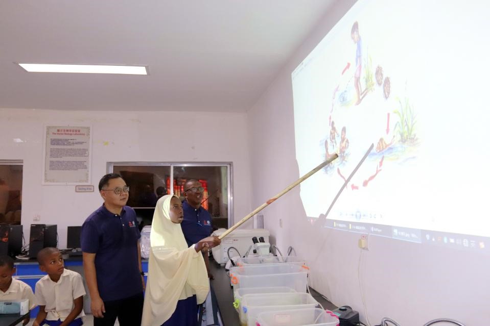 血吸蟲(chóng)病健康教育講座。施亮攝